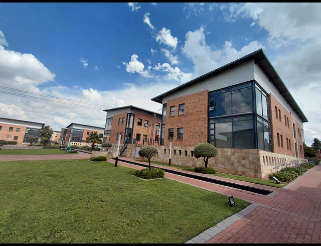 472M² OFFICE TO LET IN PAULSHOF